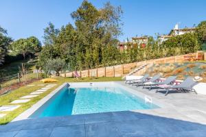 Basen w obiekcie Villa Olaina - Villa climatisée avec piscine lub w pobliżu