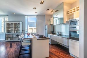 Kuchyň nebo kuchyňský kout v ubytování Atalaye - Grand appartement vue mer