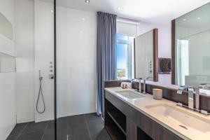 Koupelna v ubytování Atalaye - Grand appartement vue mer