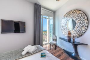 TV a/nebo společenská místnost v ubytování Atalaye - Grand appartement vue mer