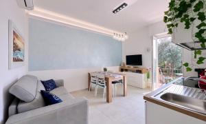 a kitchen and living room with a table and a couch at Bilocale Italia con vista mare in Varazze