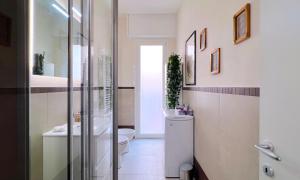 a bathroom with a toilet and a sink at Bilocale Italia con vista mare in Varazze +9 photos