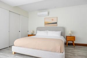 a white bedroom with a large bed in it at Blueground Waterfront view nr Long Beach LAX-1365 in Los Angeles