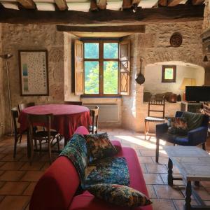 Posedenie v ubytovaní Dans la Cité de Rocamadour L'Oustal de Beline