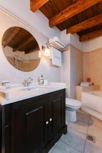 Um banheiro em Zacosta Villa Hotel