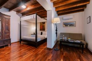 Cama ou camas em um quarto em Zacosta Villa Hotel