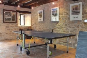 Stolný tenis v ubytovaní Dans la Cité de Rocamadour L'Oustal de Beline alebo v jeho okolí