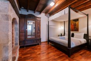 Cama ou camas em um quarto em Zacosta Villa Hotel