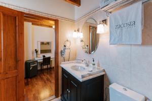 Um banheiro em Zacosta Villa Hotel