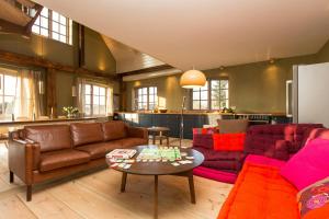 a living room with a couch and a table at Spacious Vacation Apartment With A Garden View in Walow