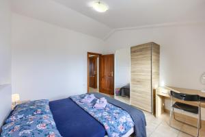Łóżko lub łóżka w pokoju w obiekcie Villa Krasa sea view apartmants with pool