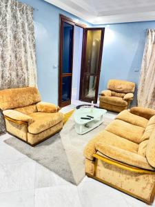 a living room with two chairs and a table at Thurin IMO in Saint-Louis