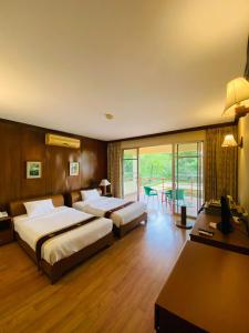 Postel nebo postele na pokoji v ubytování Nazimgarh Resorts, Sylhet City + 41 fotografií