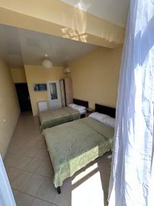 Postel nebo postele na pokoji v ubytování GRANAT Hotel