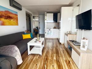 Kuchnia lub aneks kuchenny w obiekcie Marlin I Puerto del Carmen