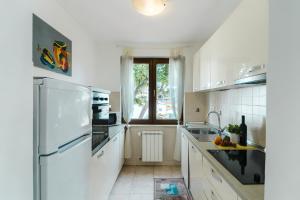 Kuchnia lub aneks kuchenny w obiekcie Villa Krasa sea view apartmants with pool