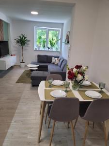 Atpūtas zona naktsmītnē Apartment u Ježků