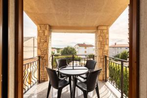 Balkon lub taras w obiekcie Villa Krasa sea view apartmants with pool