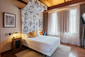Postel nebo postele na pokoji v ubytování Hotel Cetina Palacio Ayala Berganza