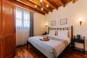 Cama ou camas em um quarto em Zacosta Villa Hotel
