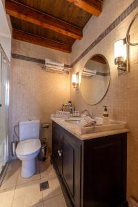 Um banheiro em Zacosta Villa Hotel