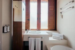 Koupelna v ubytování Hotel Cetina Palacio Ayala Berganza