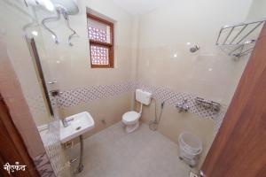 Koupelna v ubytování Neelkanth - 1-BHK Flat Near BHU + 23 fotografií