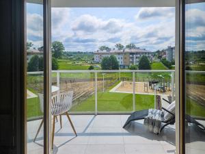 a balcony with a view of a park at Kairos Apartments -Aramis- darmowy parking, klimatyzacja in Olsztynek