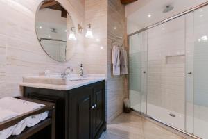 Um banheiro em Zacosta Villa Hotel