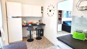 Cucina o angolo cottura di A casa di Nina & Turi con giardino e veranda