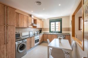 A kitchen or kitchenette at Playa Marina by Ĥ