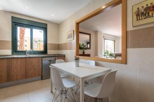 A kitchen or kitchenette at Playa Marina by Ĥ