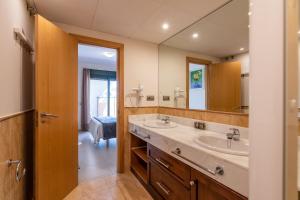 A bathroom at Playa Marina by Ĥ