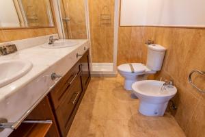 A bathroom at Playa Marina by Ĥ