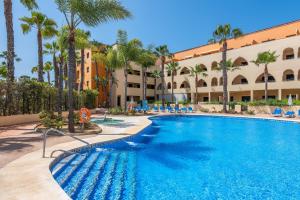 The swimming pool at or close to Playa Marina by Ĥ
