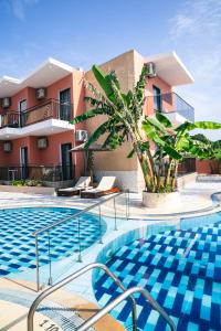 Bazén v ubytování Maria's Beach Apartments nebo v jeho okolí