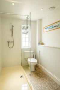 O baie la 3 Bell Lodge - near Thorpeness Country Club and the beach - Aldeburgh Coastal Cottages +16 fotografii
