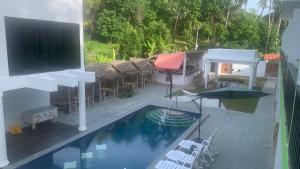 Bazén v ubytování Samui Hills Resort nebo v jeho okolí