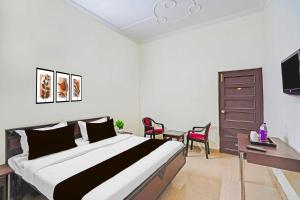 Ένα ή περισσότερα κρεβάτια σε δωμάτιο στο Hotel O Araghar Chowk