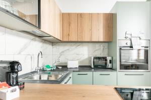 a kitchen with a sink and a microwave at Casa MammaMarisa in Murano +37 photos