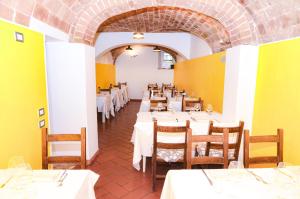 a dining room with white tables and chairs at Hotel Gambassi in Gambassi Terme