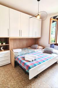 Letto o letti in una camera di A casa di Nina & Turi con giardino e veranda