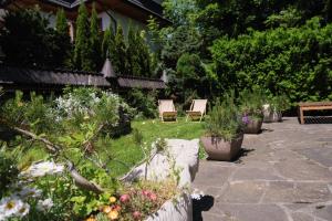 a garden with two chairs and some plants at Willa Staszelówka in Zakopane