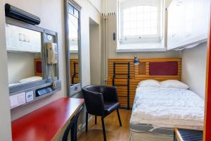 Posteľ alebo postele v izbe v ubytovaní STF Långholmen Hostel