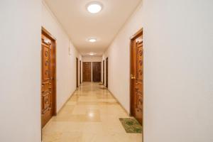 Zdjęcie z galerii obiektu Wonderful apt with terrace - 15m walk Giralda w Sewilli