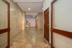 Zdjęcie z galerii obiektu Wonderful apt with terrace - 15m walk Giralda w Sewilli