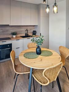 Η κουζίνα ή μικρή κουζίνα στο Kairos Apartments -Portos- darmowy parking, klimatyzacja