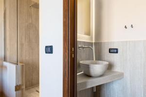 A bathroom at Villa San Michele by PosarelliVillas