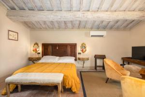 A bed or beds in a room at Villa San Michele by PosarelliVillas Még 37 kép