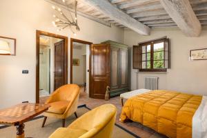 A seating area at Villa San Michele by PosarelliVillas